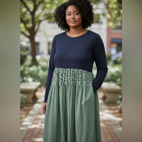 Umgee Dresses & Skirts - Umgee L Navy Animal Print and Green Tiered Dress